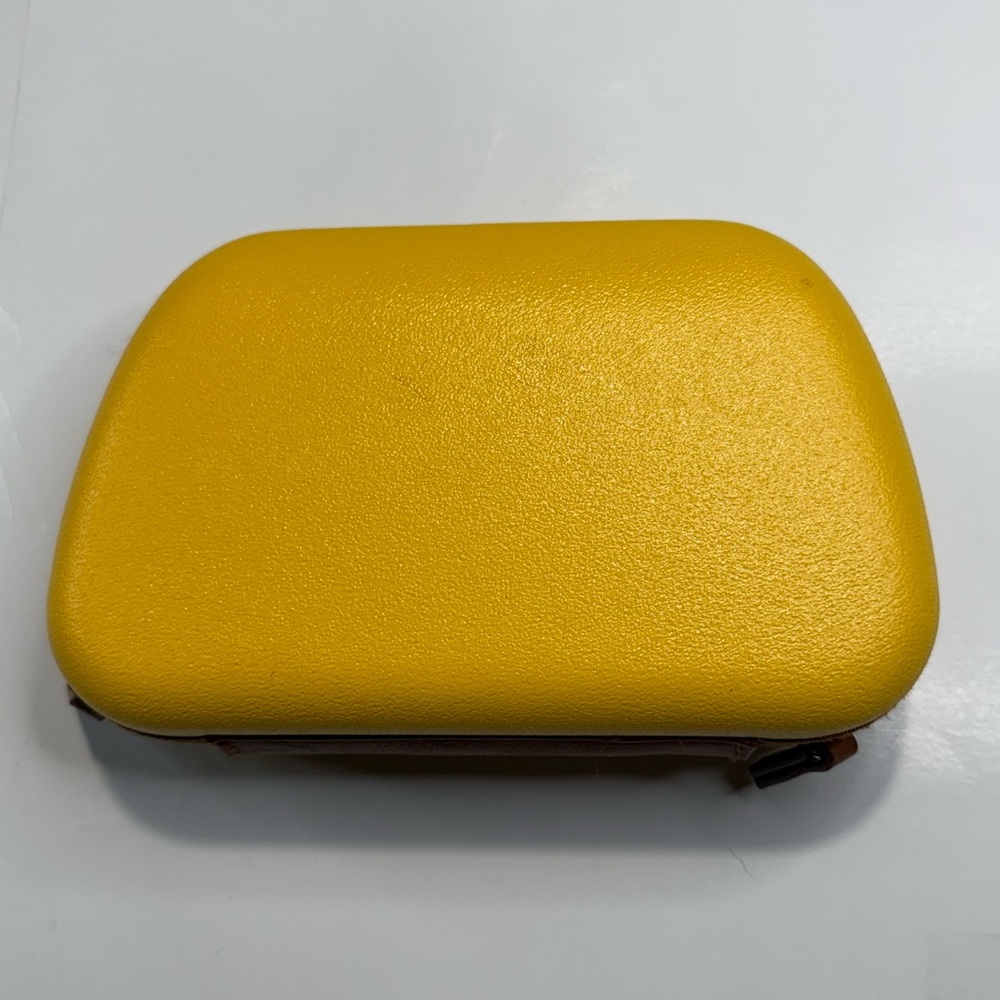 Bric's Yellow Travel Toiletry Hard Case For Qatar Airlines - Picture 3 of 4